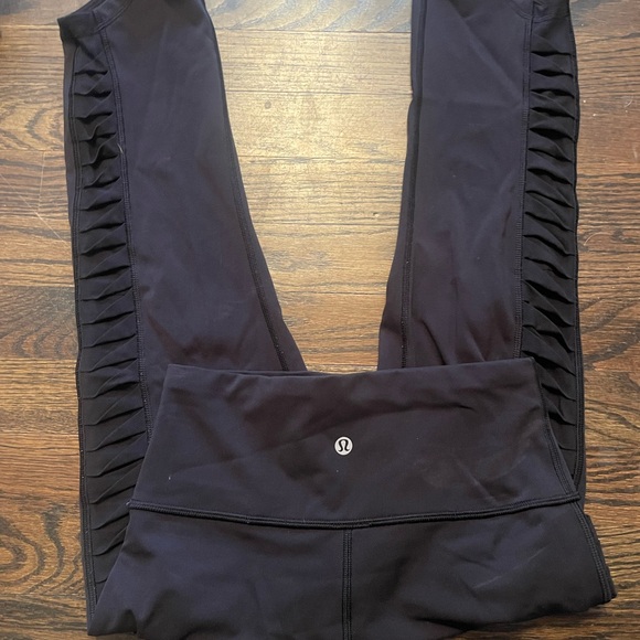 Lululemon Set of Four Leggings in Various Colors - Picture 8 of 9